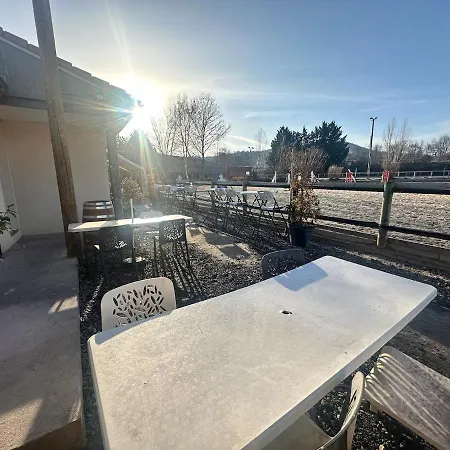 Unique, 2,centre Equestre & Snacks * Vic-le-Comte