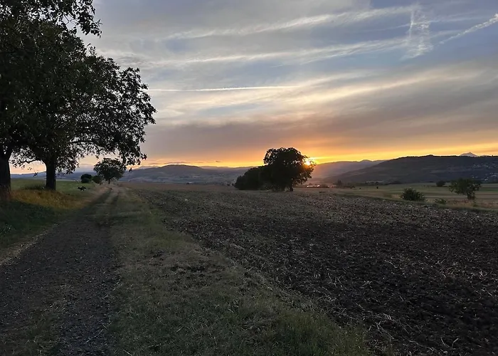 Unique, 2,centre Equestre & Snacks Apartament *