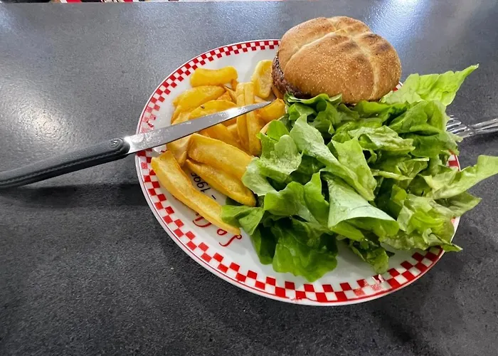 Unique, 2,centre Equestre & Snacks Apartament *